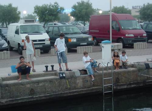 12- Les copains a la peche 